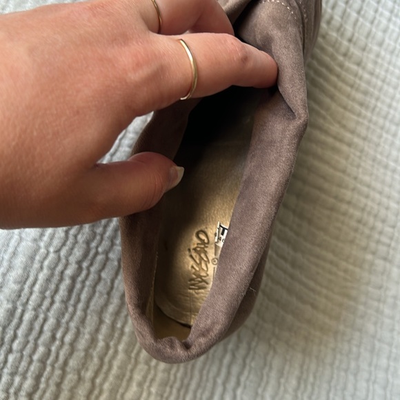 Mossimo Taupey/Grey Heels in Suede-like Texture - Picture 6 of 8